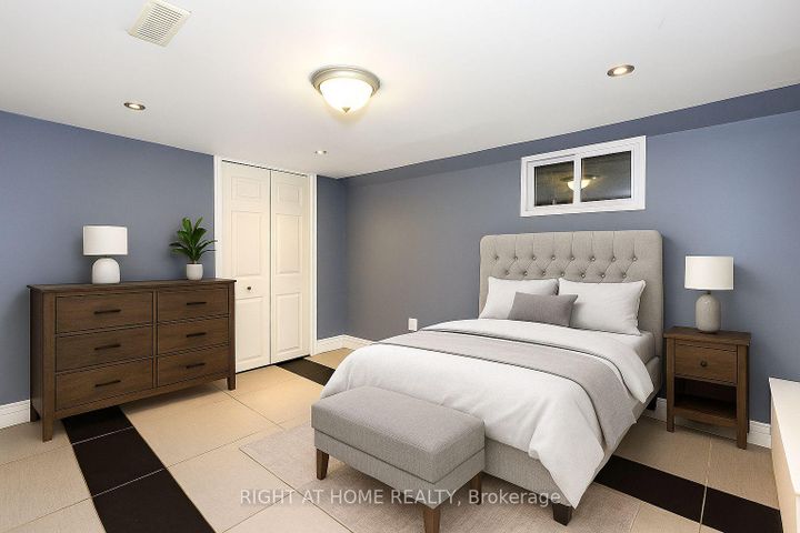 Photo 22 at 180 Rosslyn Avenue N, Crown Point, Hamilton