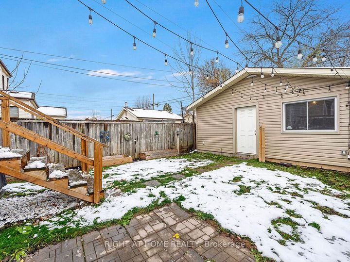 Photo 26 at 180 Rosslyn Avenue N, Crown Point, Hamilton