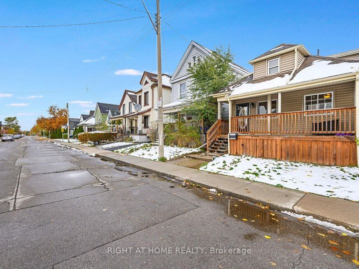 Photo 31 at 180 Rosslyn Avenue N, Crown Point, Hamilton