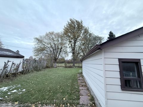 Photo 7 at 7 Dunlop Avenue, Birchmount, Toronto