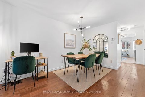 Photo 3 at D - 32 Massey Street, Niagara, Toronto