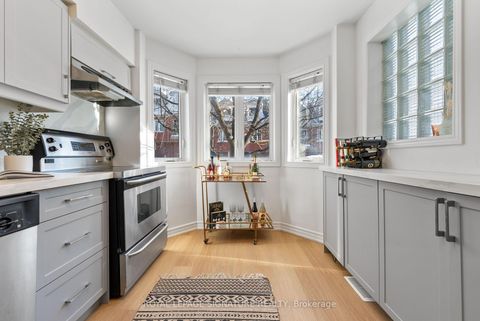 Photo 4 at D - 32 Massey Street, Niagara, Toronto