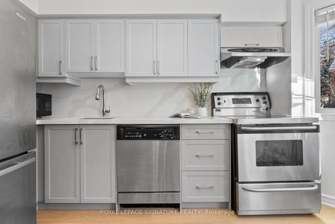 Photo 6 at D - 32 Massey Street, Niagara, Toronto