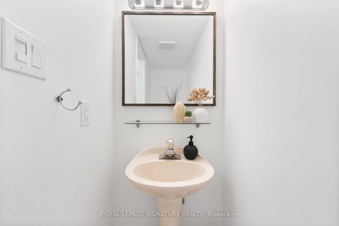 Photo 8 at D - 32 Massey Street, Niagara, Toronto