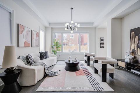 Photo 3 at 24 Meteorite Street, Observatory, Richmond Hill