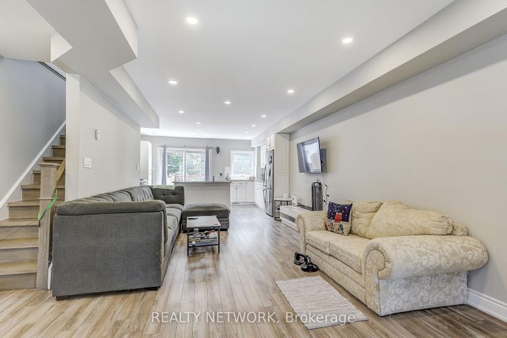 Photo 4 at 88 Rosslyn Avenue N, Crown Point, Hamilton