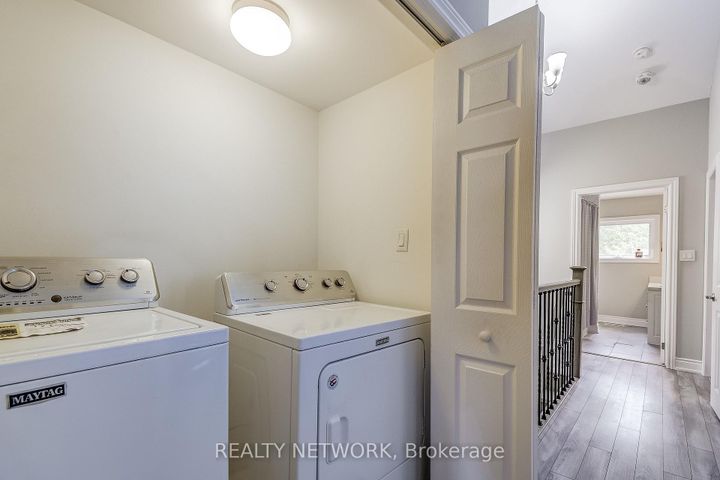Photo 9 at 88 Rosslyn Avenue N, Crown Point, Hamilton
