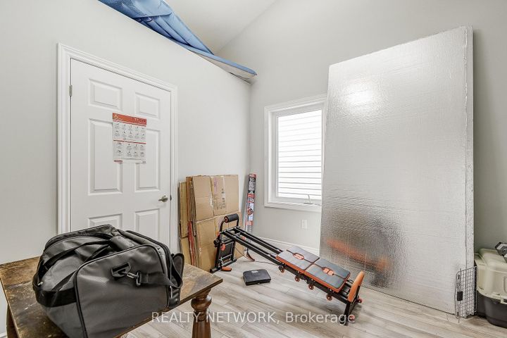 Photo 10 at 88 Rosslyn Avenue N, Crown Point, Hamilton