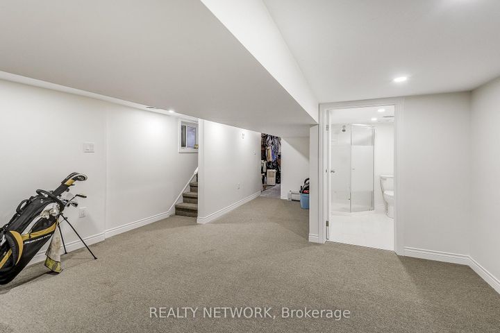 Photo 11 at 88 Rosslyn Avenue N, Crown Point, Hamilton