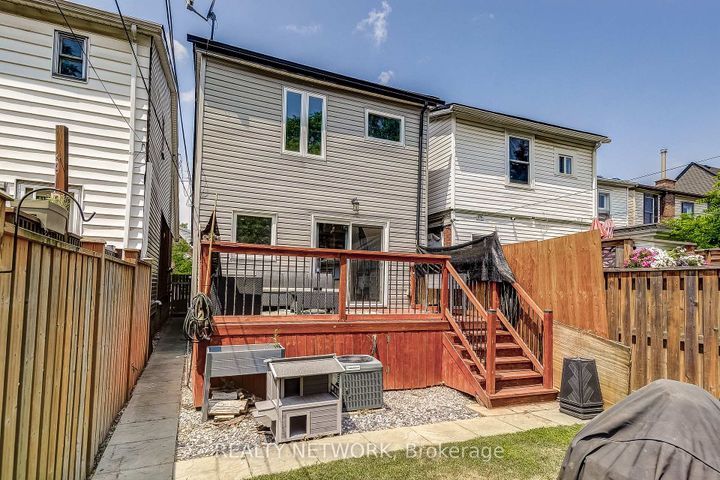 Photo 13 at 88 Rosslyn Avenue N, Crown Point, Hamilton