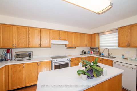 Photo 7 at 120 Janesville Road, Uplands, Vaughan