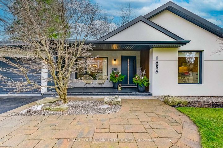 Photo 4 at 1688 Missenden Crescent, Clarkson, Mississauga