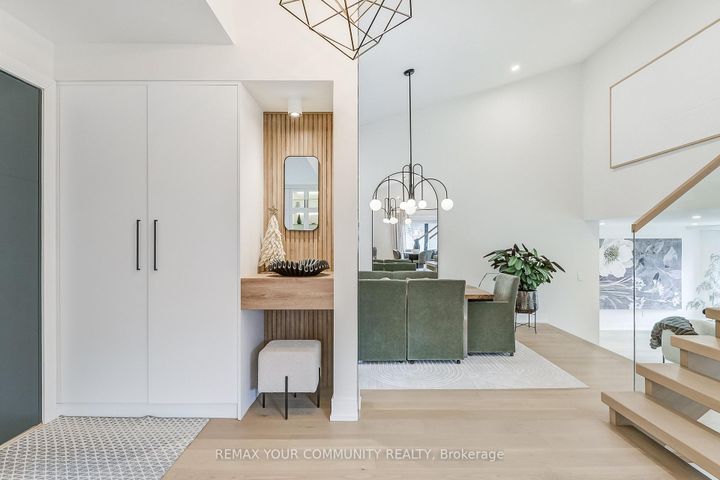 Photo 5 at 1688 Missenden Crescent, Clarkson, Mississauga