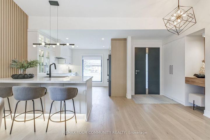 Photo 9 at 1688 Missenden Crescent, Clarkson, Mississauga