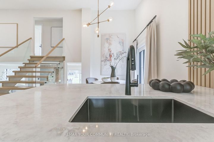 Photo 10 at 1688 Missenden Crescent, Clarkson, Mississauga