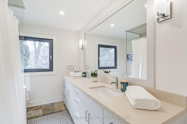 Photo 28 at 1688 Missenden Crescent, Clarkson, Mississauga