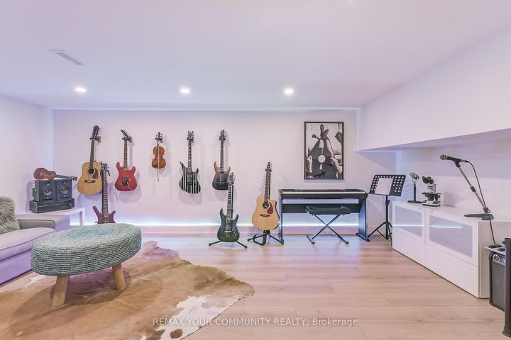 Photo 39 at 1688 Missenden Crescent, Clarkson, Mississauga