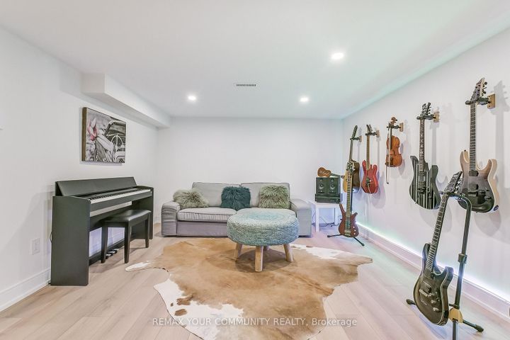 Photo 40 at 1688 Missenden Crescent, Clarkson, Mississauga