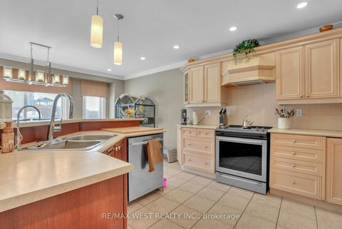 Photo 3 at 173 Prince William Way, Shore, Barrie