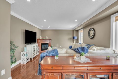 Photo 4 at 173 Prince William Way, Shore, Barrie