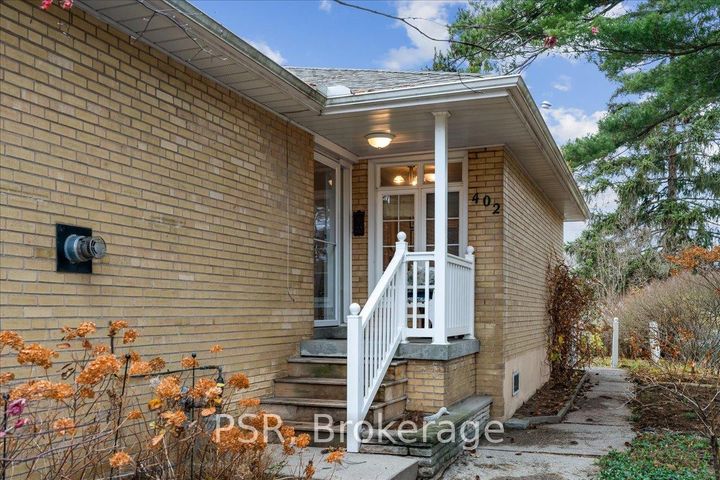 Photo 4 at 402 Willis Drive, WO West, Oakville