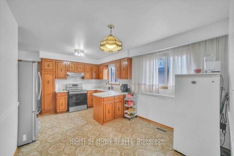 Photo 6 at 53 Agincourt Road, West Woodbridge, Vaughan