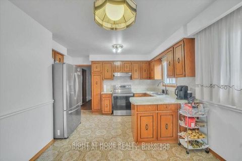 Photo 7 at 53 Agincourt Road, West Woodbridge, Vaughan