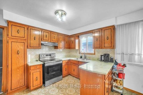 Photo 8 at 53 Agincourt Road, West Woodbridge, Vaughan