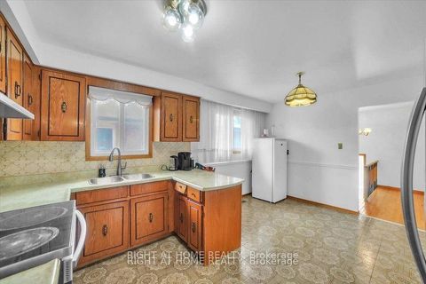 Photo 9 at 53 Agincourt Road, West Woodbridge, Vaughan