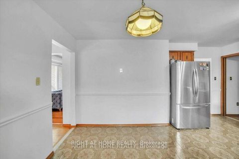 Photo 12 at 53 Agincourt Road, West Woodbridge, Vaughan