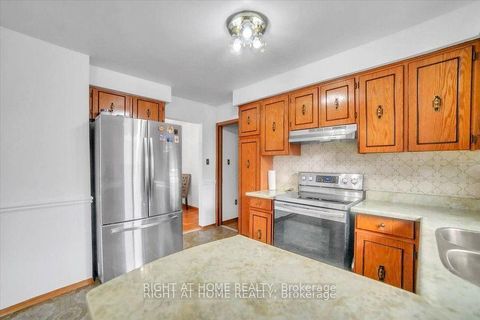 Photo 13 at 53 Agincourt Road, West Woodbridge, Vaughan