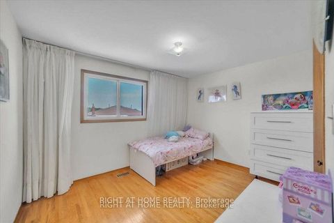 Photo 14 at 53 Agincourt Road, West Woodbridge, Vaughan