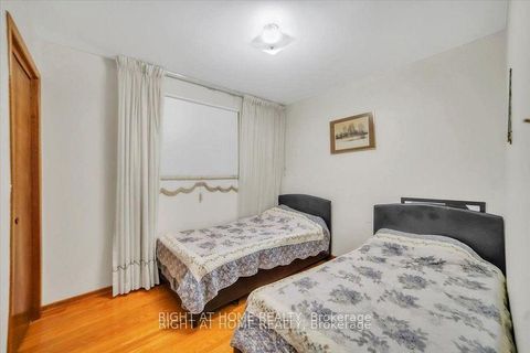 Photo 19 at 53 Agincourt Road, West Woodbridge, Vaughan