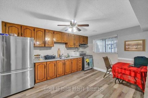 Photo 27 at 53 Agincourt Road, West Woodbridge, Vaughan