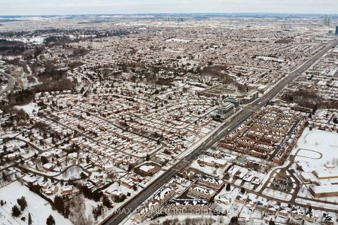 Photo 36 at C14 - 26 Bruce Street, East Woodbridge, Vaughan