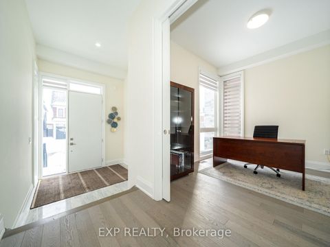 Photo 4 at 121 Milky Way Drive, Observatory, Richmond Hill