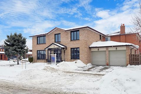 Photo 2 at 43 Triangle Villas Drive, Steeles, Toronto