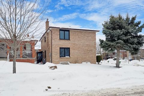 Photo 4 at 43 Triangle Villas Drive, Steeles, Toronto