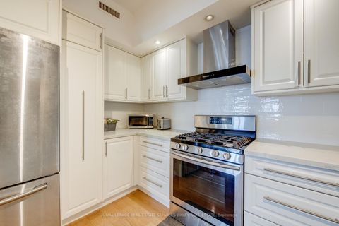 Photo 13 at 401 - 21 Shaftesbury Avenue, Moore Park, Toronto