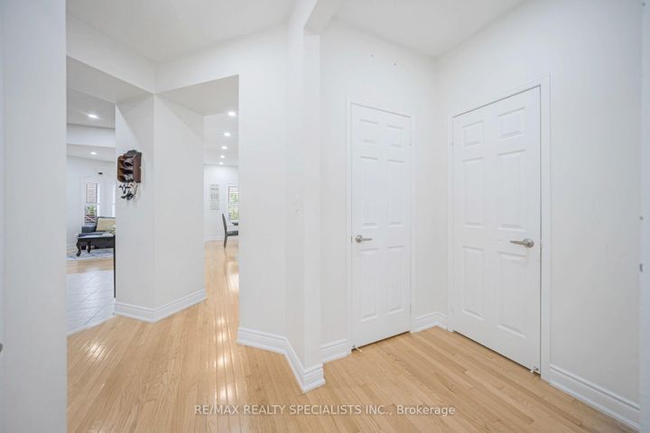 Photo 4 at 227 Valleyway Drive, Credit Valley, Brampton