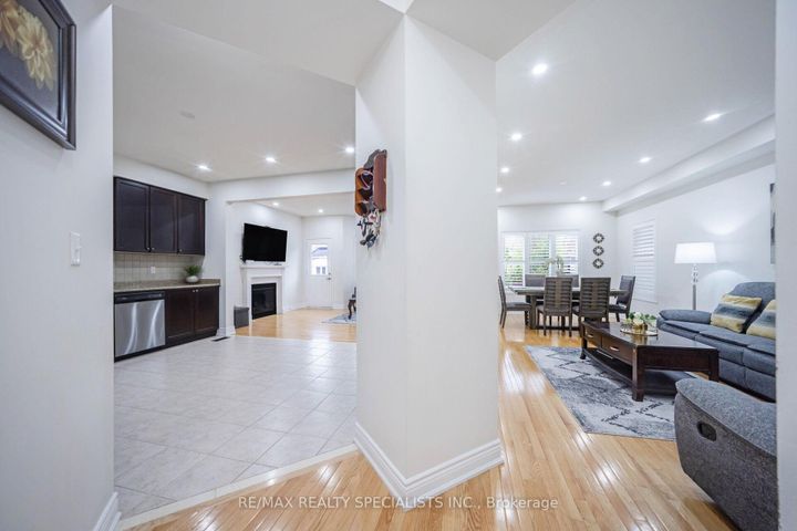 Photo 7 at 227 Valleyway Drive, Credit Valley, Brampton