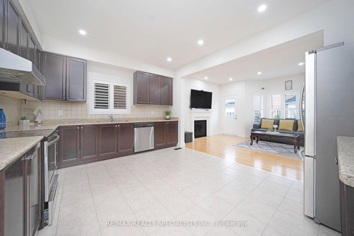 Photo 8 at 227 Valleyway Drive, Credit Valley, Brampton