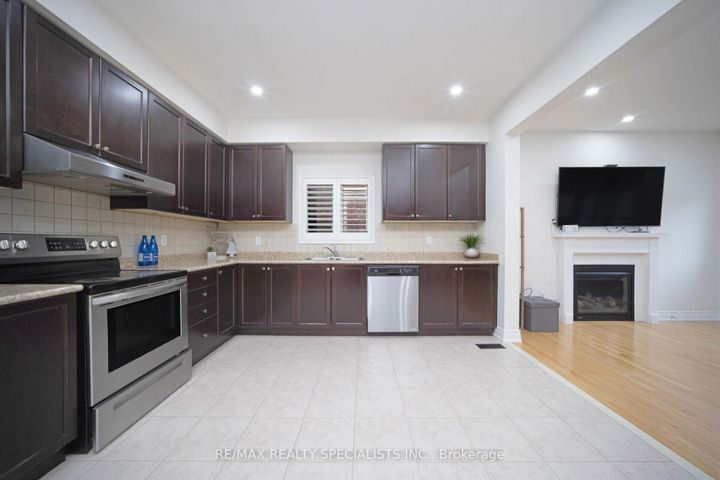 Photo 9 at 227 Valleyway Drive, Credit Valley, Brampton