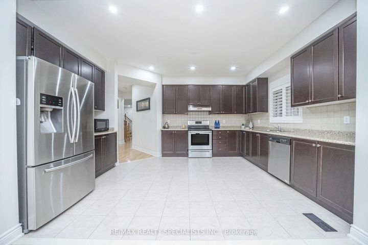 Photo 10 at 227 Valleyway Drive, Credit Valley, Brampton