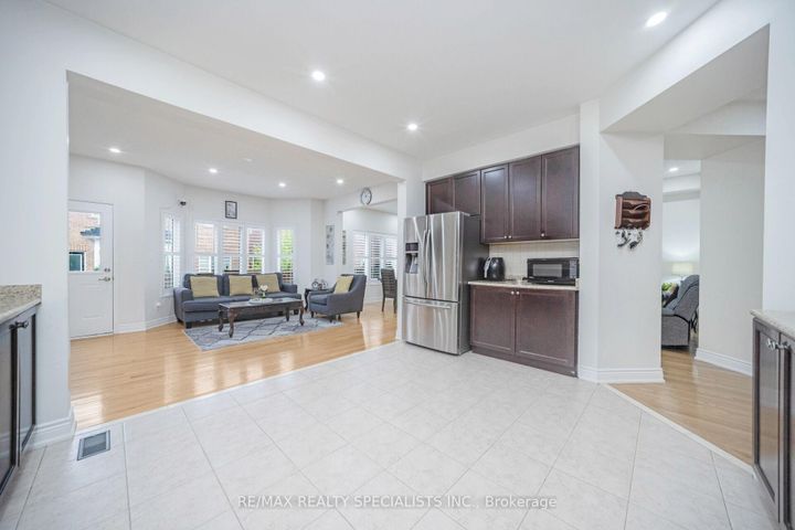 Photo 12 at 227 Valleyway Drive, Credit Valley, Brampton