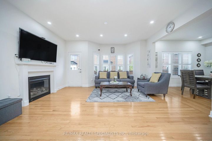 Photo 13 at 227 Valleyway Drive, Credit Valley, Brampton