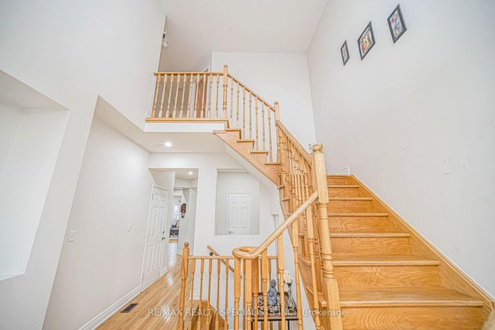 Photo 21 at 227 Valleyway Drive, Credit Valley, Brampton