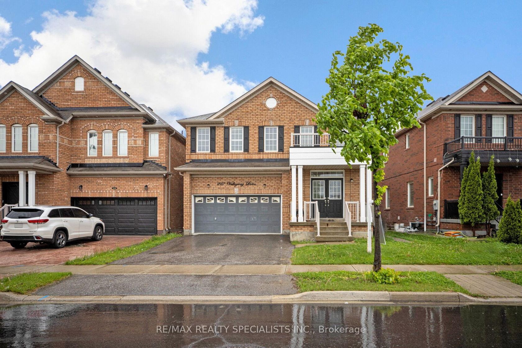 227 Valleyway Drive, Credit Valley, Brampton 2