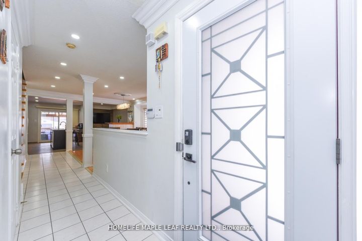 Photo 4 at 100 Alaskan Summit Court W, Wellington, Brampton