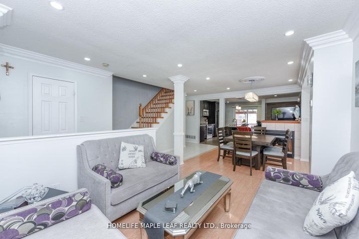 Photo 7 at 100 Alaskan Summit Court W, Wellington, Brampton